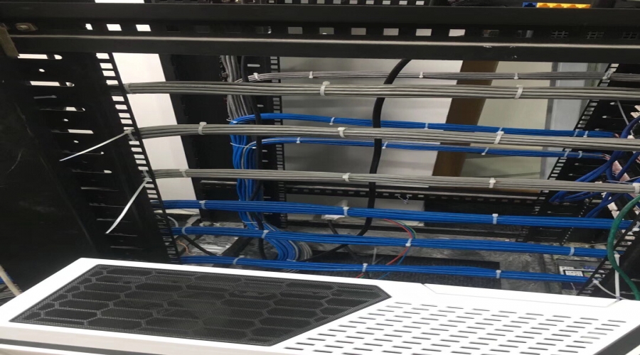 盛大青春公寓綜合布線(xiàn)機房建設